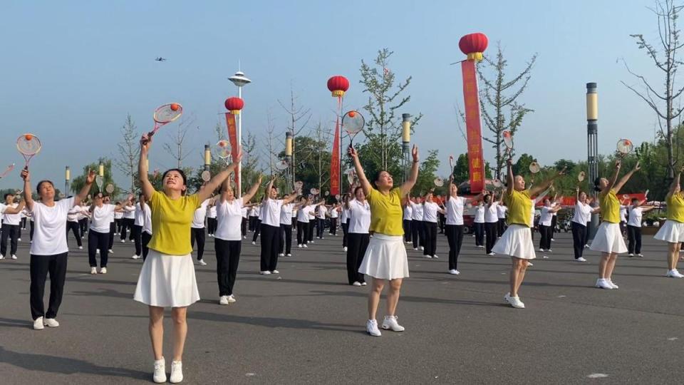 人次, 健身成果的, 场地设施
