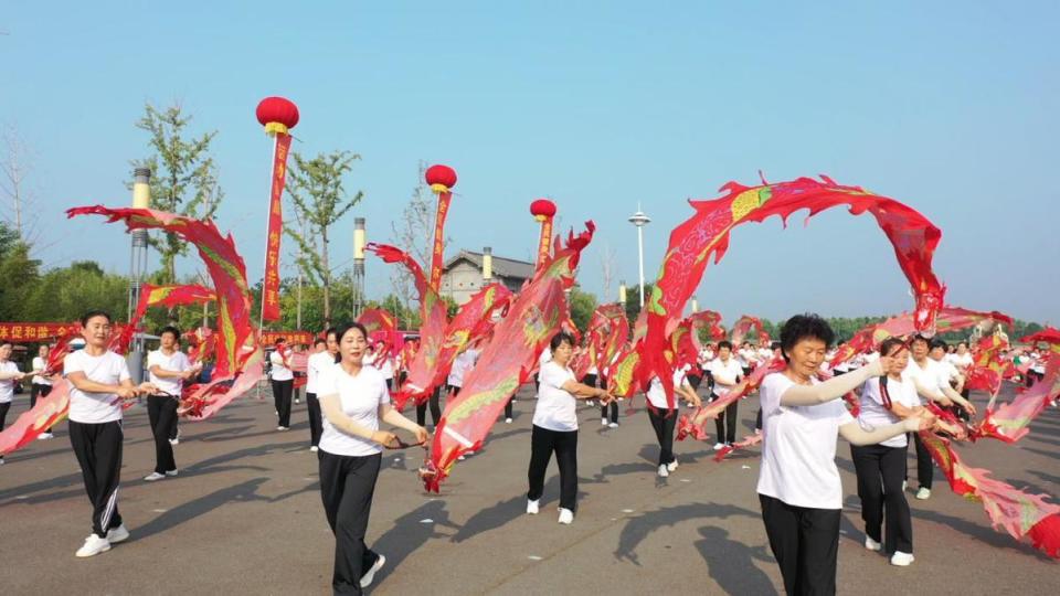 设有体育健, 民积极参与