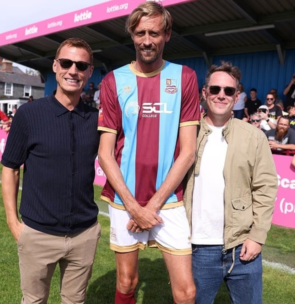 他还与兴奋, 切尔西中场, 参加点球大